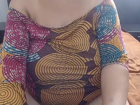 XHotJuicyBootyXX online show from 04.18.26