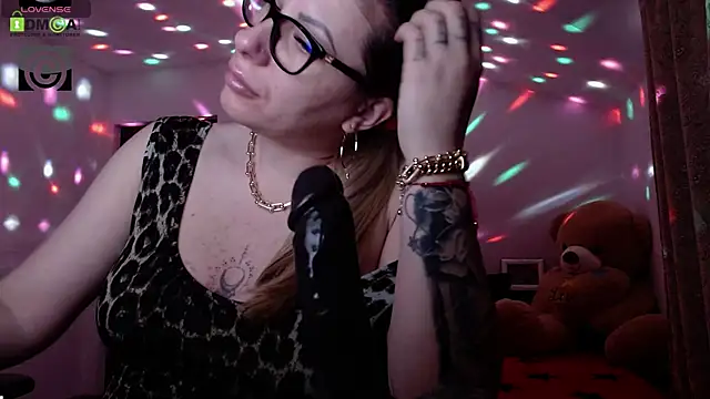 SonyaDevon online show from 01.04.25