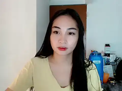 Snapshot of SweetLilly_18 chatting on 01.02.25 SweetLilly 18 online show from 01.02.25