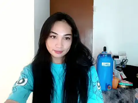 Snapshot of SweetLilly_18 chatting on 01.07.25 SweetLilly 18 online show from 01.07.25