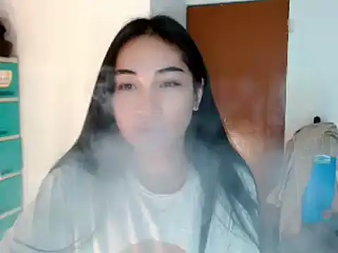 Snapshot of SweetLilly_18 chatting on 01.07.25 SweetLilly 18 online show from 01.07.25