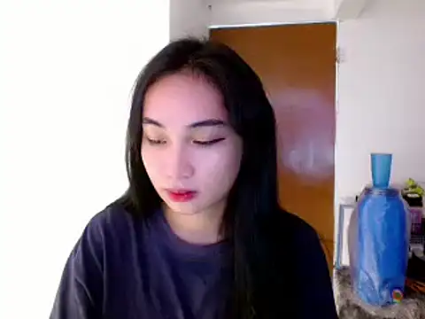 Snapshot of SweetLilly_18 chatting on 01.23.25 SweetLilly 18 online show from 01.23.25