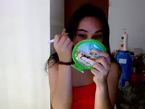 Snapshot of SweetLilly_18 chatting on 01.25.25 SweetLilly 18 online show from 01.25.25