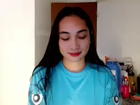 Snapshot of SweetLilly_18 chatting on 01.26.25 SweetLilly 18 online show from 01.26.25