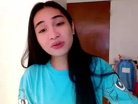 Snapshot of SweetLilly_18 chatting on 01.26.25 SweetLilly 18 online show from 01.26.25