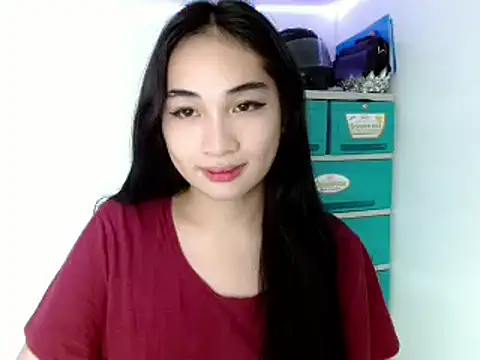 Snapshot of SweetLilly_18 chatting on 02.02.25 SweetLilly 18 online show from 02.02.25