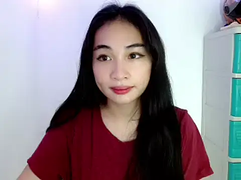 Snapshot of SweetLilly_18 chatting on 02.07.25 SweetLilly 18 online show from 02.07.25