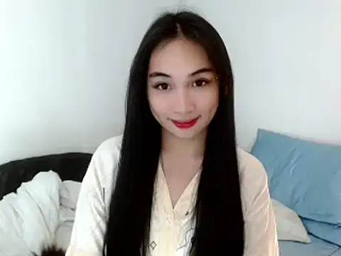 Snapshot of SweetLilly_18 chatting on 02.24.25 SweetLilly 18 online show from 02.24.25