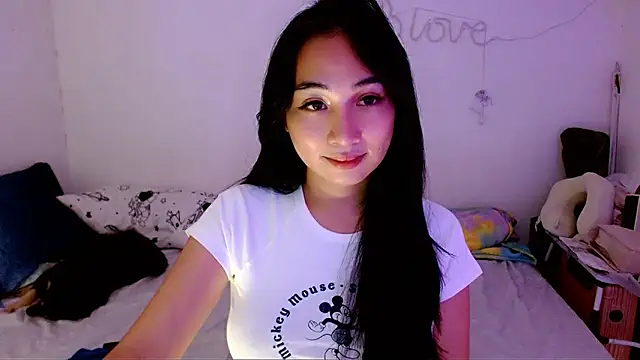 Snapshot of SweetLilly_18 chatting on 09.12.25 SweetLilly 18 online show from 09.12.25