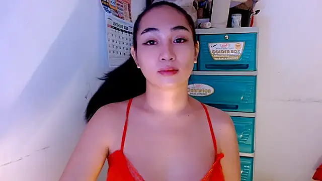 Snapshot of SweetLilly_18 chatting on 09.17.25 SweetLilly 18 online show from 09.17.25