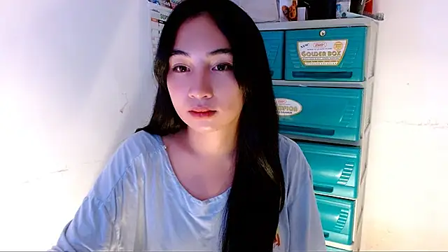 Snapshot of SweetLilly_18 chatting on 09.18.25 SweetLilly 18 online show from 09.18.25