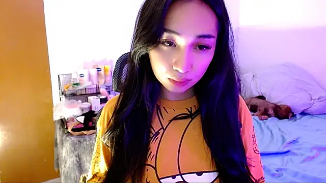 Snapshot of SweetLilly_18 chatting on 11.02.25 SweetLilly 18 online show from 11.02.25