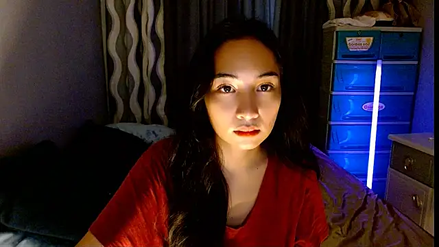 Snapshot of SweetLilly_18 chatting on 06.28.26 SweetLilly 18 online show from 06.28.26