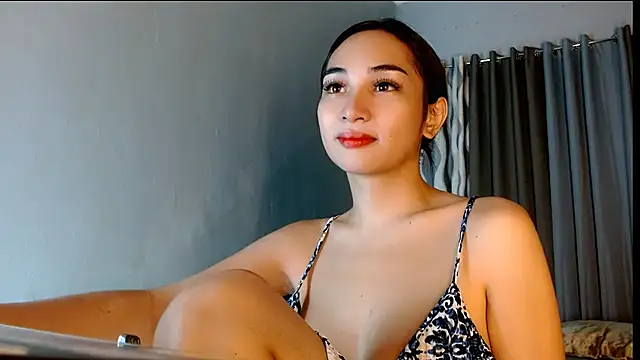 Snapshot of SweetLilly_18 chatting on 07.13.26 SweetLilly 18 online show from 07.13.26