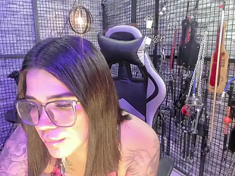 Snapshot of EVA_BDSM chatting on 06.25.26 EVA BDSM online show from 06.25.26