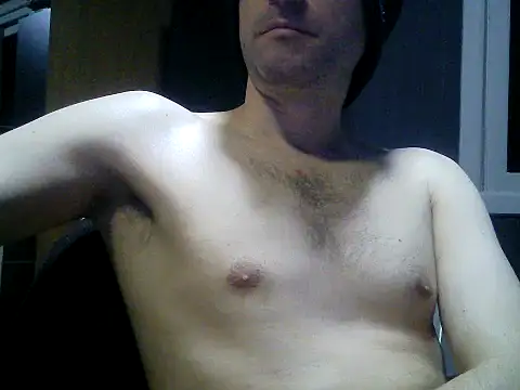 Snapshot of gauchors20 chatting on 11.30.25 gauchors20 online show from 11.30.25