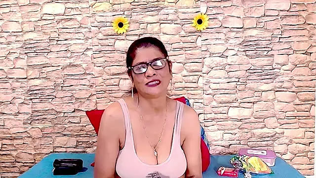 Snapshot of IndianAllure chatting on 05.16.26 IndianAllure online show from 05.16.26
