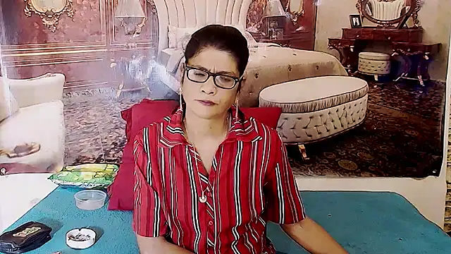 Snapshot of IndianAllure chatting on 05.19.26 IndianAllure online show from 05.19.26