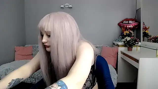 Estheri online show from 02.05.26