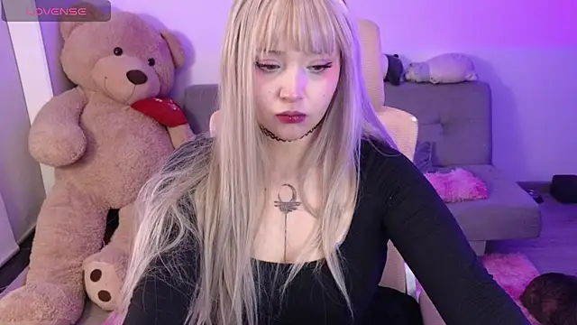 KuroChan420 online show from 04.19.26