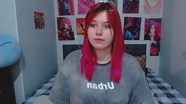 Snapshot of MikaMoonn chatting on 12.28.24 MikaMoonn online show from 12.28.24