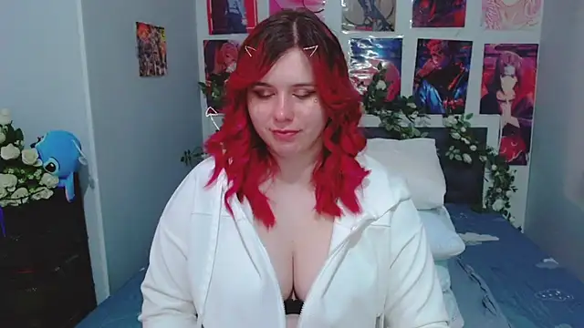 Snapshot of MikaMoonn chatting on 02.13.25 MikaMoonn online show from 02.13.25