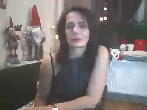 Snapshot of DreamMarianna chatting on 01.14.25 DreamMarianna online show from 01.14.25