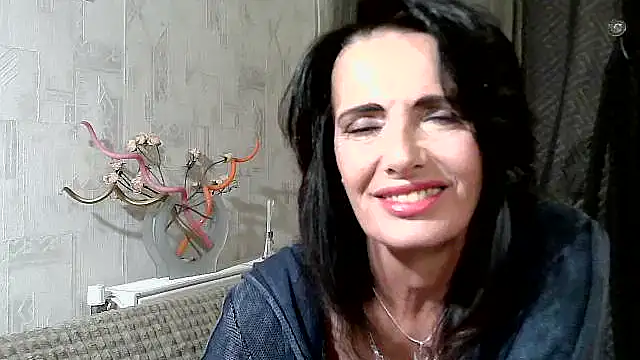 Snapshot of DreamMarianna chatting on 09.27.25 DreamMarianna online show from 09.27.25
