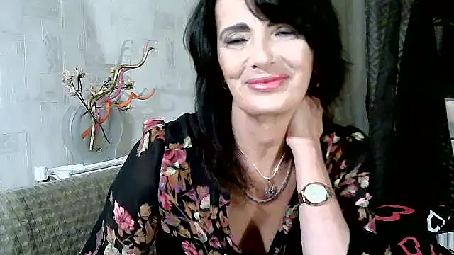 Snapshot of DreamMarianna chatting on 10.22.25 DreamMarianna online show from 10.22.25