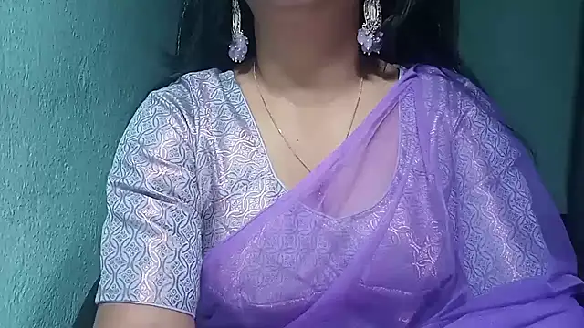 Snapshot of YourModhu chatting on 12.28.24 YourModhu online show from 12.28.24