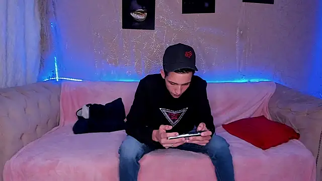 Snapshot of Shyfantasies chatting on 10.01.25 Shyfantasies online show from 10.01.25