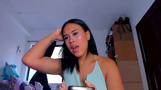 Snapshot of AlondraDiossa03 chatting on 10.22.25 AlondraDiossa03 online show from 10.22.25