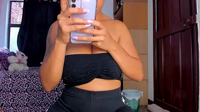 Snapshot of AlondraDiossa03 chatting on 11.01.25 AlondraDiossa03 online show from 11.01.25