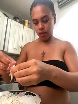 Snapshot of AlondraDiossa03 chatting on 11.22.25 AlondraDiossa03 online show from 11.22.25