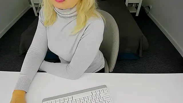 Snapshot of Abby_Moore_ chatting on 01.27.25 Abby Moore online show from 01.27.25