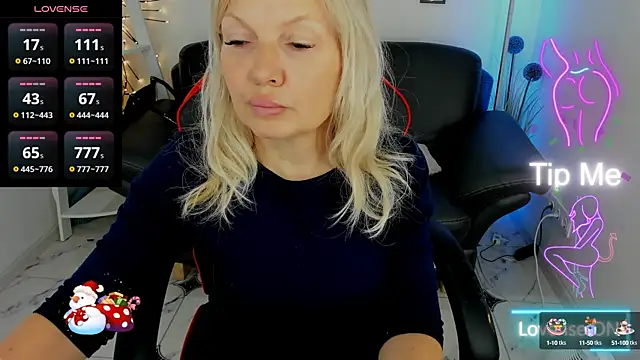 Snapshot of Abby_Moore_ chatting on 03.18.25 Abby Moore online show from 03.18.25