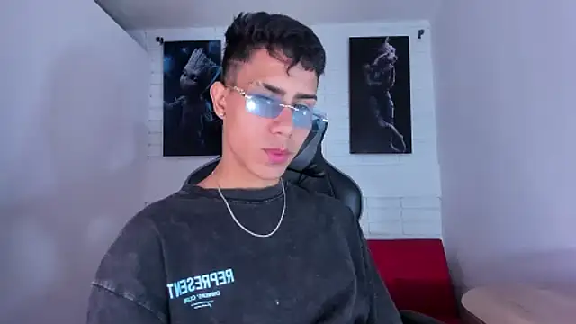 Snapshot of AlanNaughty chatting on 01.02.25 AlanNaughty online show from 01.02.25