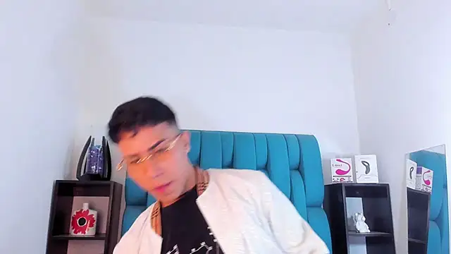 Snapshot of AlanNaughty chatting on 01.19.25 AlanNaughty online show from 01.19.25