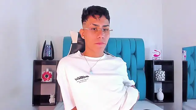 Snapshot of AlanNaughty chatting on 01.25.25 AlanNaughty online show from 01.25.25