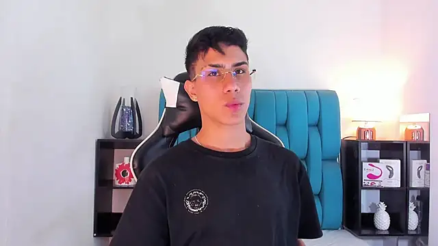 Snapshot of AlanNaughty chatting on 02.14.25 AlanNaughty online show from 02.14.25