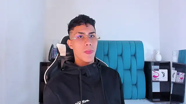 Snapshot of AlanNaughty chatting on 03.06.25 AlanNaughty online show from 03.06.25