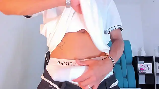 Snapshot of AlanNaughty chatting on 03.08.25 AlanNaughty online show from 03.08.25