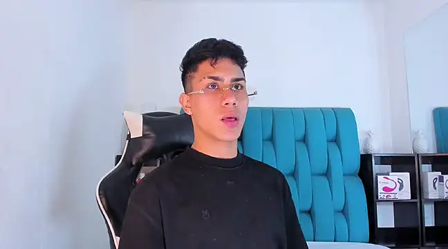 Snapshot of AlanNaughty chatting on 03.13.25 AlanNaughty online show from 03.13.25