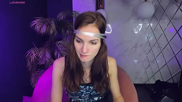 Snapshot of MirandaGlow chatting on 12.05.24 MirandaGlow online show from 12.05.24