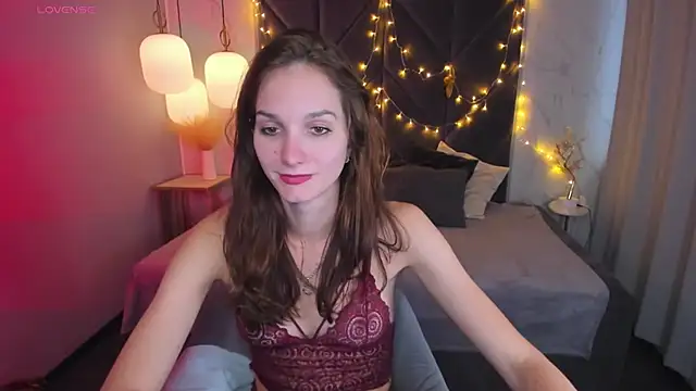 Snapshot of MirandaGlow chatting on 12.27.24 MirandaGlow online show from 12.27.24