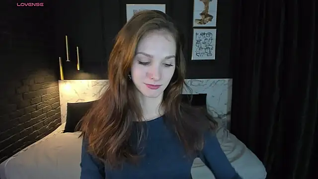 Snapshot of MirandaGlow chatting on 01.28.25 MirandaGlow online show from 01.28.25