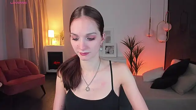 Snapshot of MirandaGlow chatting on 02.21.25 MirandaGlow online show from 02.21.25