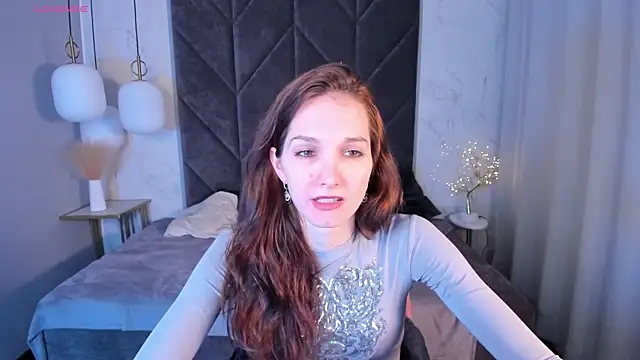 Snapshot of MirandaGlow chatting on 03.10.25 MirandaGlow online show from 03.10.25