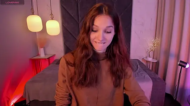 Snapshot of MirandaGlow chatting on 12.14.25 MirandaGlow online show from 12.14.25