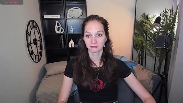 Snapshot of MirandaGlow chatting on 06.20.26 MirandaGlow online show from 06.20.26